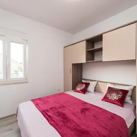 Apartment Lavi *