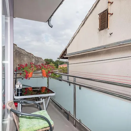 Apartment Lavi