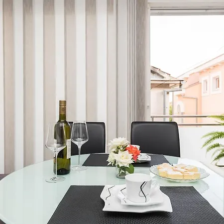 Lavi Apartment *