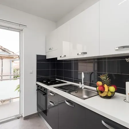 Lavi Apartment