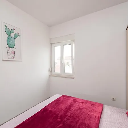 Lavi Apartment