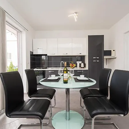 Apartment Lavi *